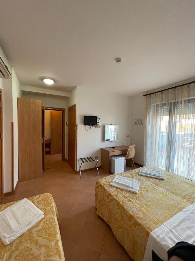 Hotel Leuco' Мартінсікуро Екстер'єр фото