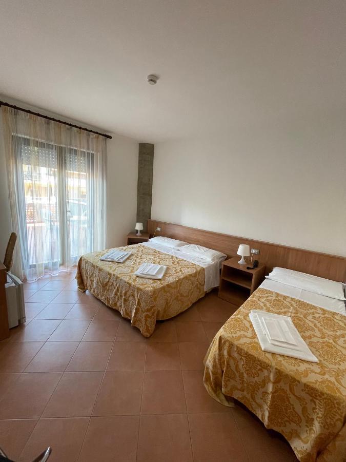 Hotel Leuco' Мартінсікуро Екстер'єр фото