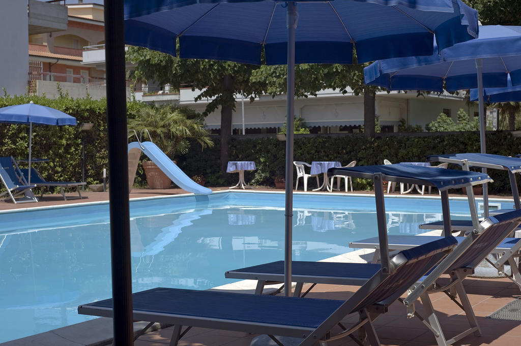 Hotel Leuco' Мартінсікуро Екстер'єр фото