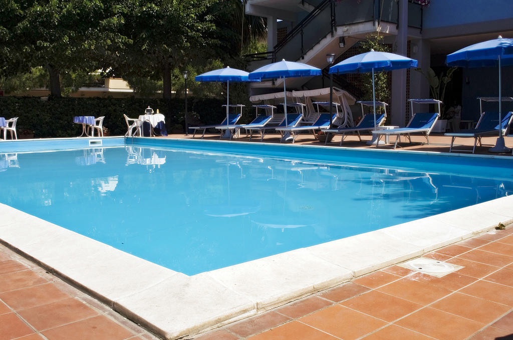 Hotel Leuco' Мартінсікуро Екстер'єр фото