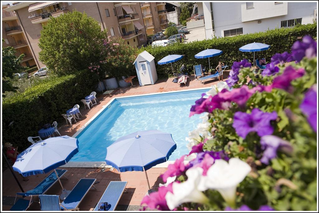 Hotel Leuco' Мартінсікуро Екстер'єр фото