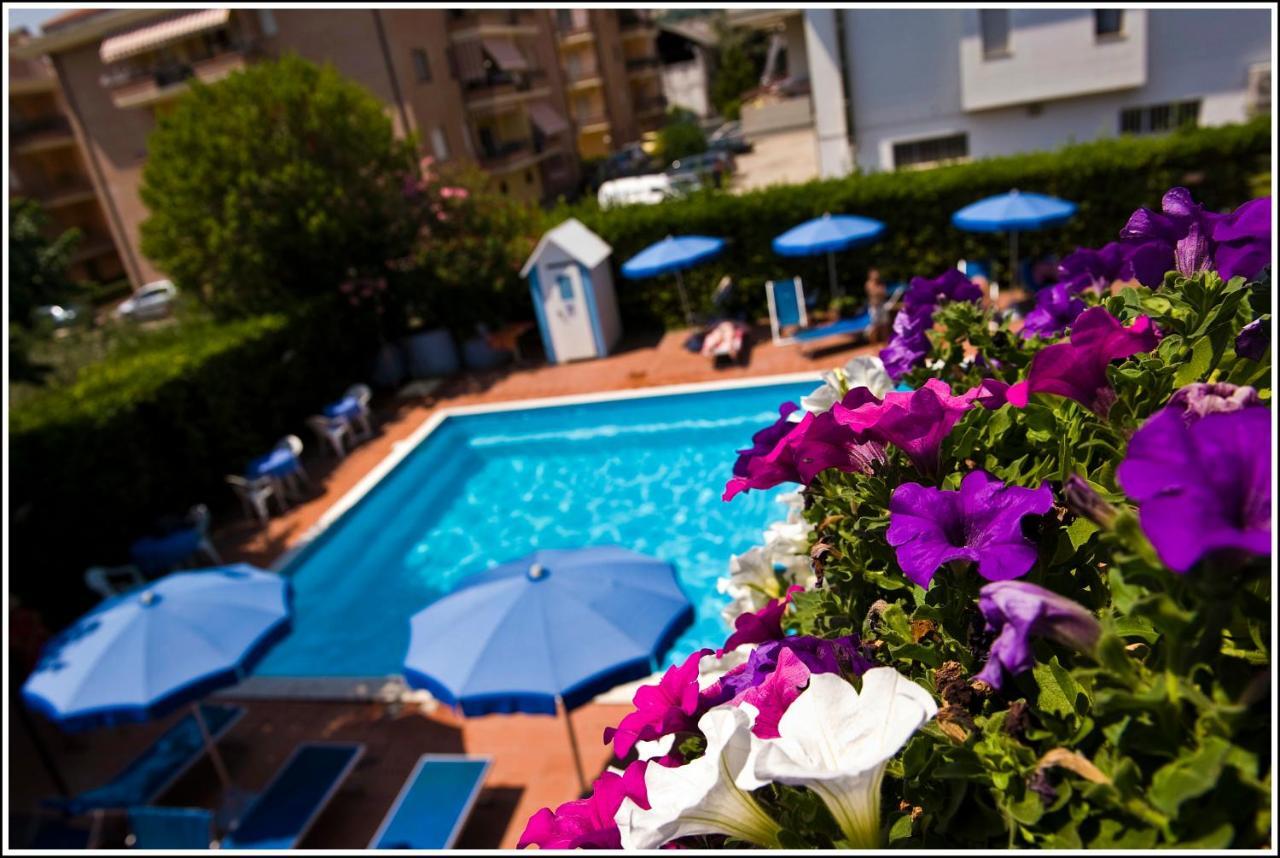 Hotel Leuco' Мартінсікуро Екстер'єр фото